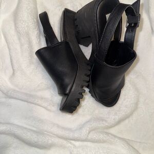 Steve Madden Black Chunky Heel Mules